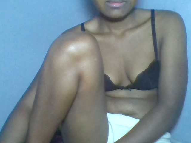 Rema-2 live cam on BongaCams