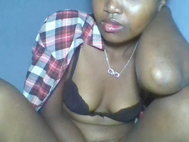 Rema-2 live cam on BongaCams