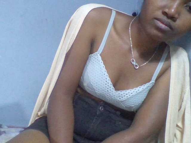 Rema-2 live cam on BongaCams