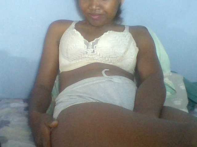 Rema-2 live cam on BongaCams