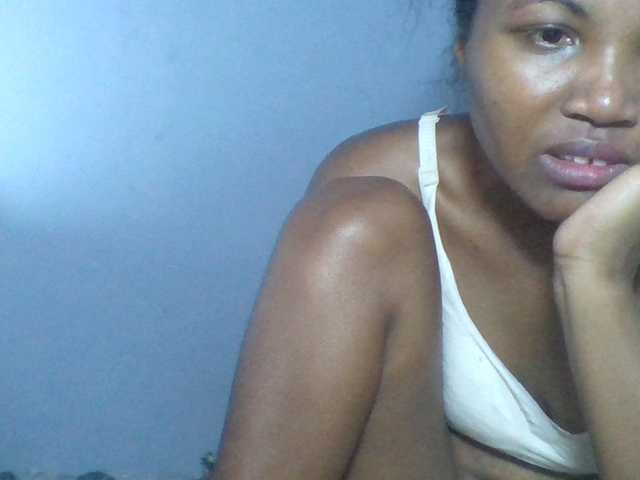 Rema-2 live cam on BongaCams