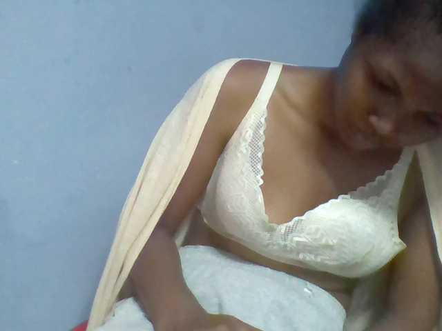 Rema-2 live cam on BongaCams