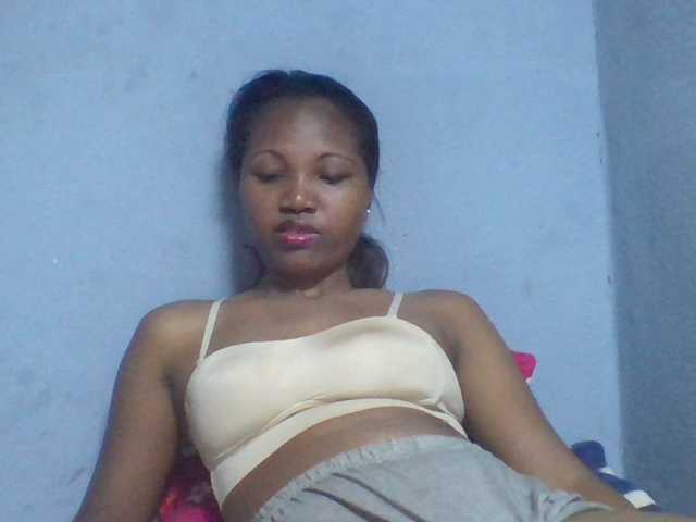 Rema-2 live cam on BongaCams