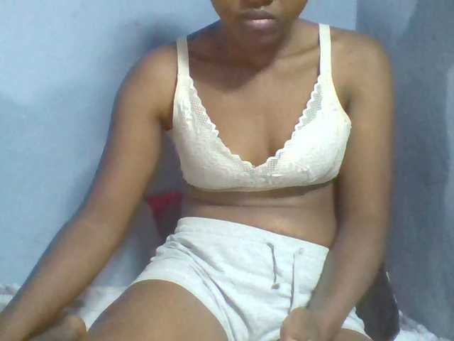 Rema-2 live cam on BongaCams