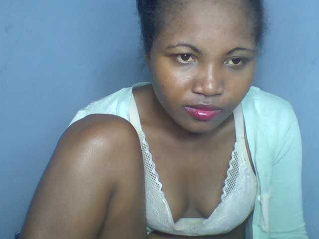 Rema-2 live cam on BongaCams