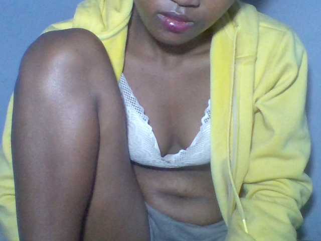 Rema-2 live cam on BongaCams