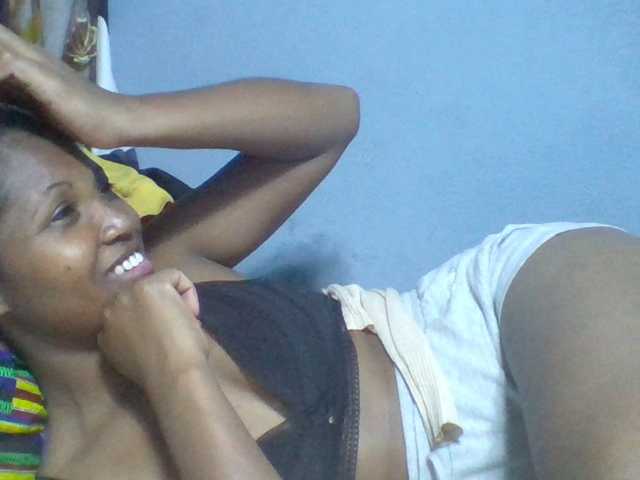 Rema-2 live cam on BongaCams