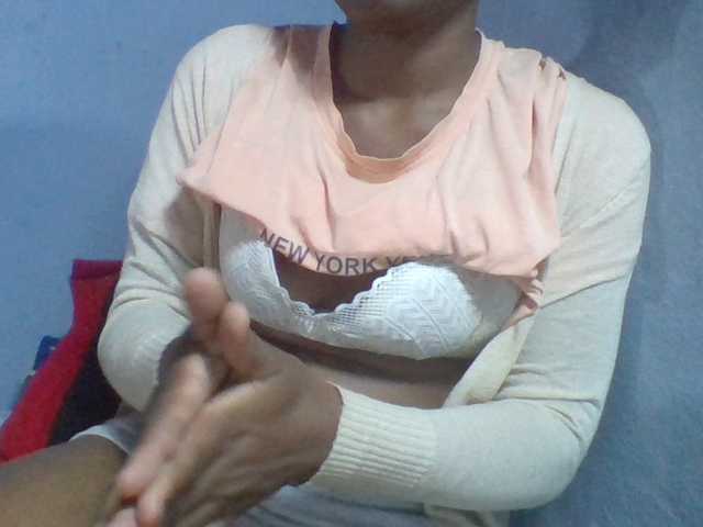 Rema-2 live cam on BongaCams