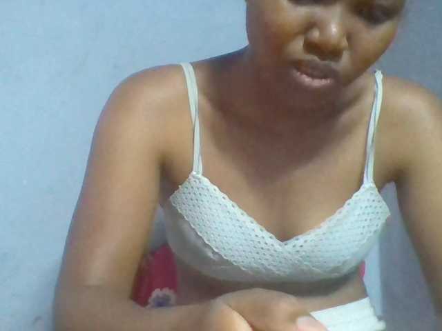 Rema-2 live cam on BongaCams