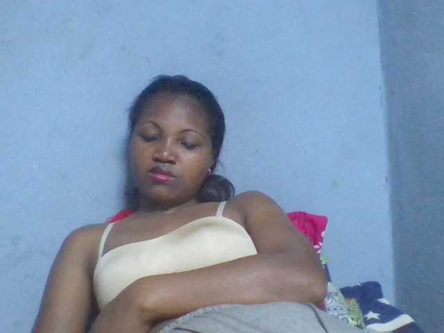 Rema-2 live cam on BongaCams