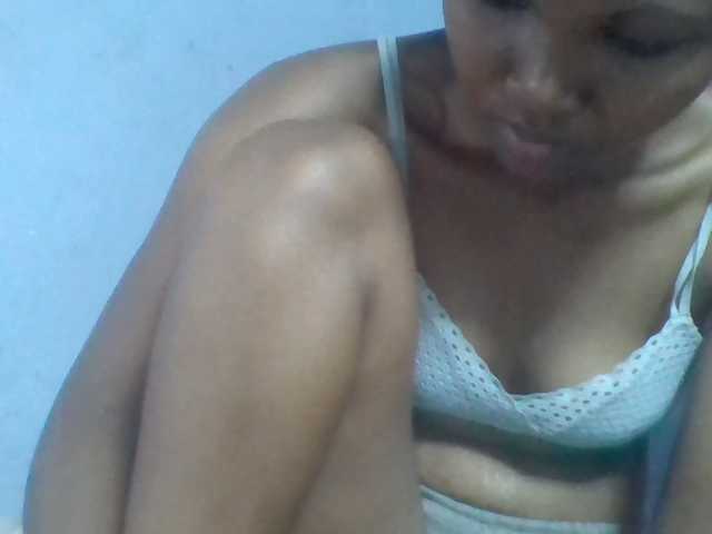 Rema-2 live cam on BongaCams