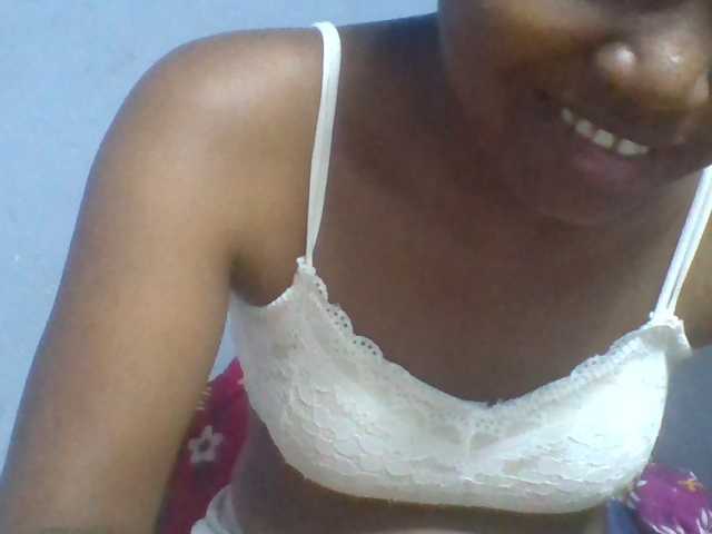 Rema-2 live cam on BongaCams