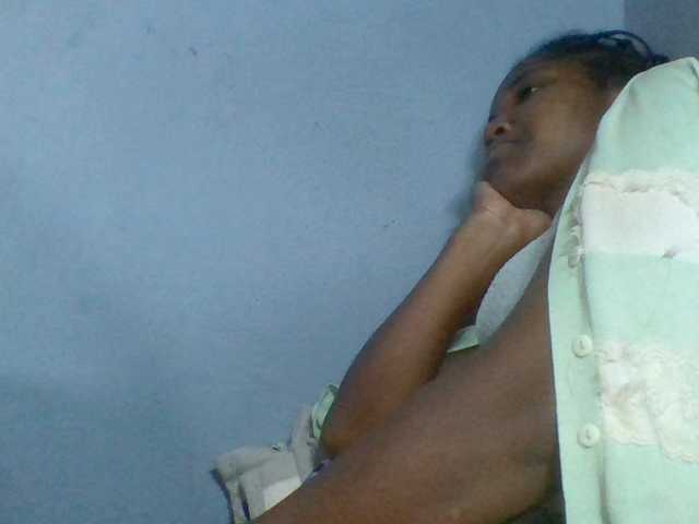 Rema-2 live cam on BongaCams