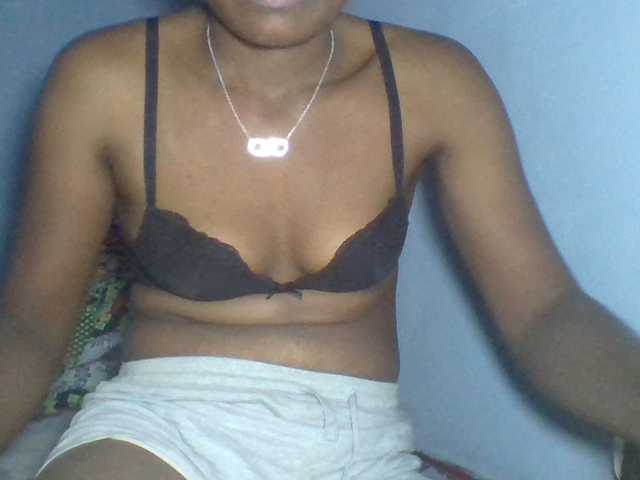 Rema-2 live cam on BongaCams