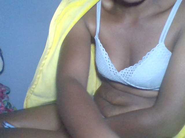 Rema-2 live cam on BongaCams