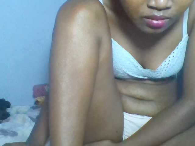 Rema-2 live cam on BongaCams