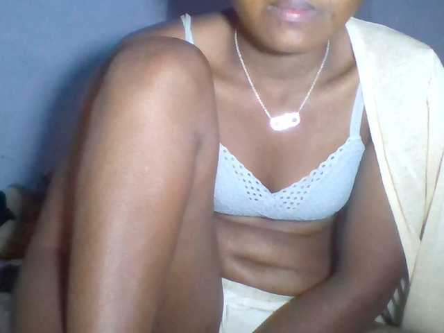 Rema-2 live cam on BongaCams