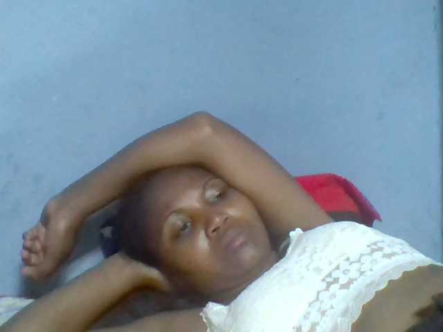 Rema-2 live cam on BongaCams