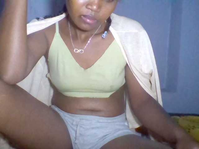 Rema-2 live cam on BongaCams