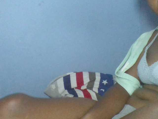 Rema-2 live cam on BongaCams
