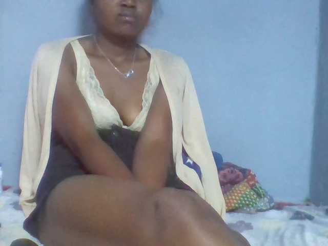 Rema-2 live cam on BongaCams