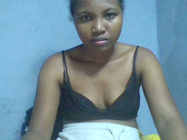 Rema-2 live cam on BongaCams
