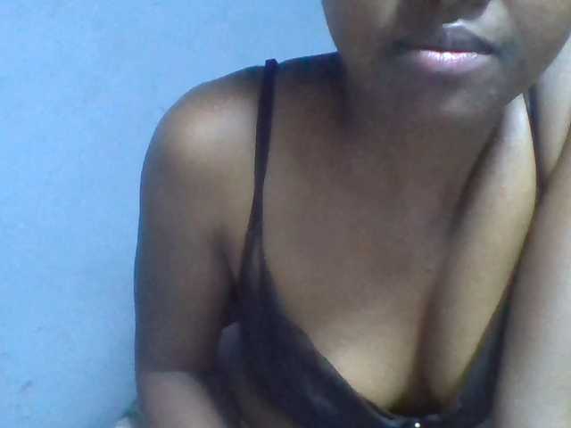 Rema-2 live cam on BongaCams