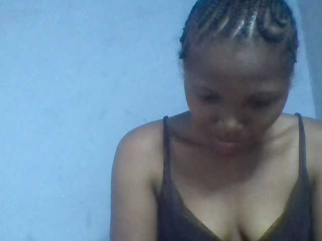Rema-2 live cam on BongaCams