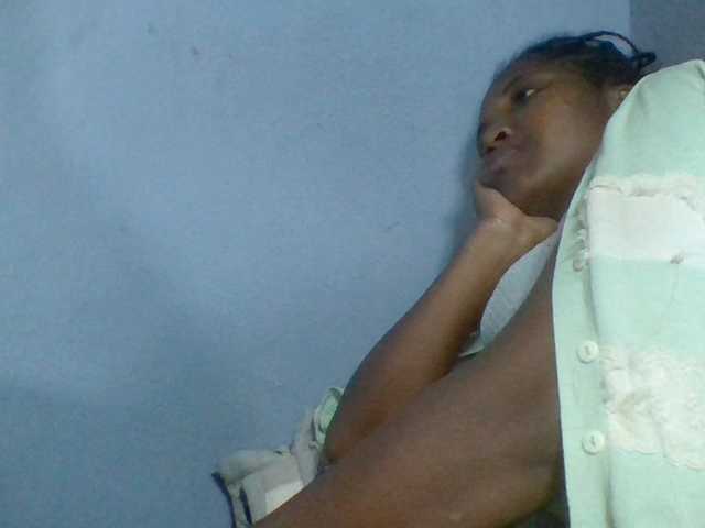Rema-2 live cam on BongaCams