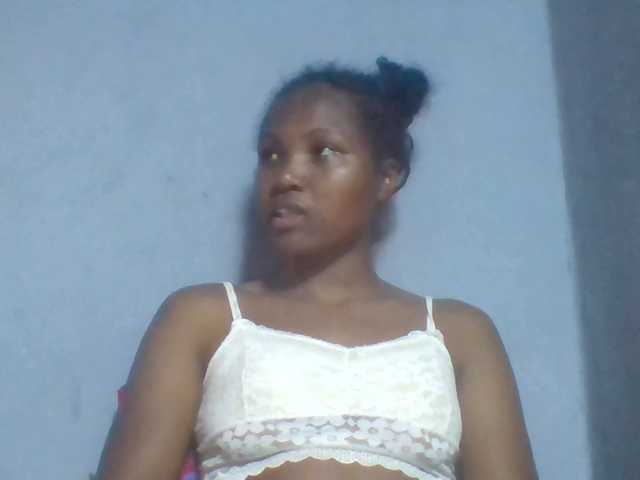 Rema-2 live cam on BongaCams