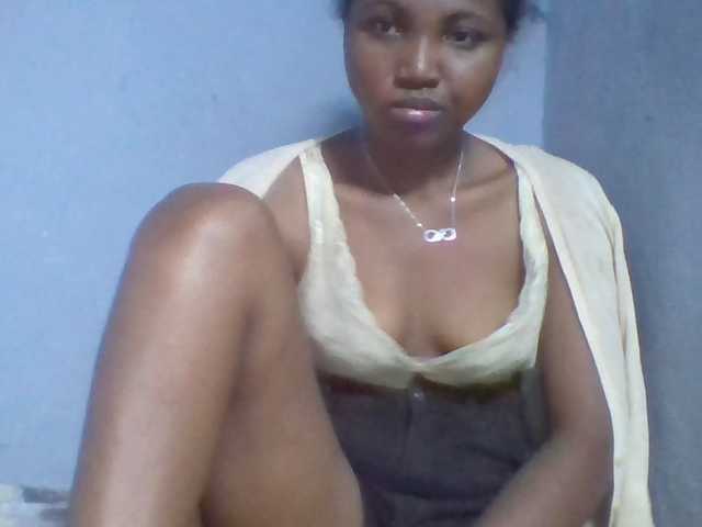 Rema-2 live cam on BongaCams