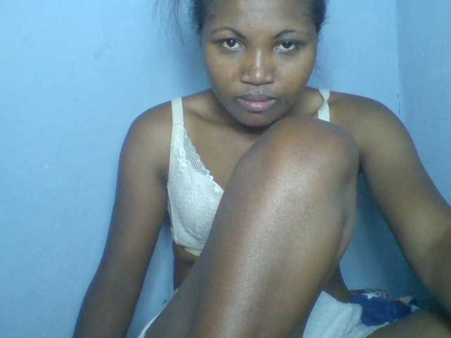 Rema-2 live cam on BongaCams