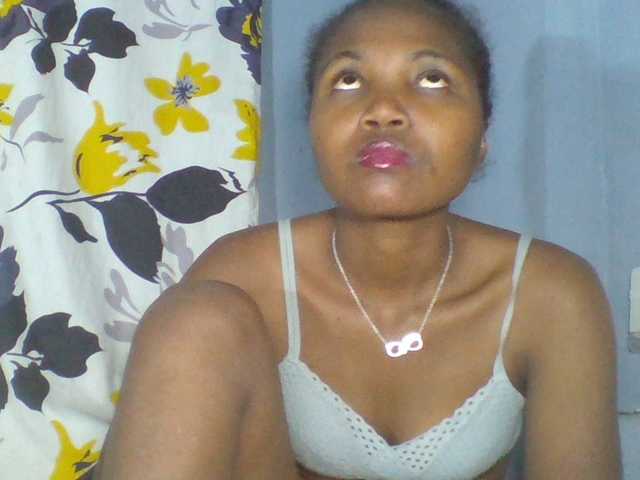 Rema-2 live cam on BongaCams