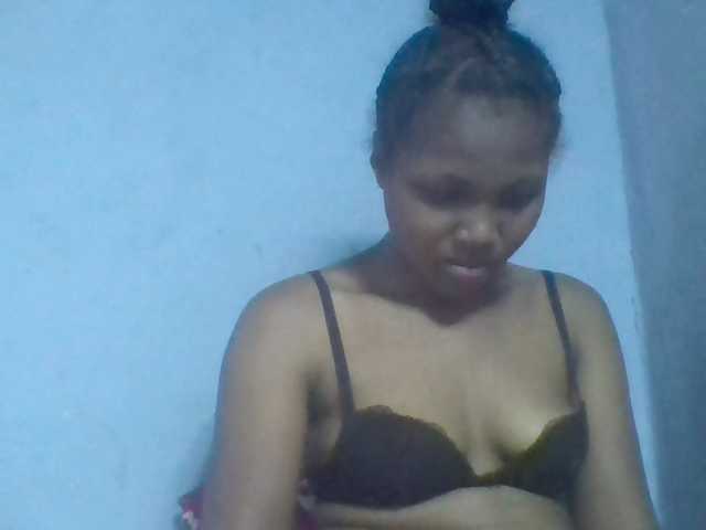 Rema-2 live cam on BongaCams