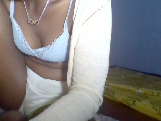 Rema-2 live cam on BongaCams