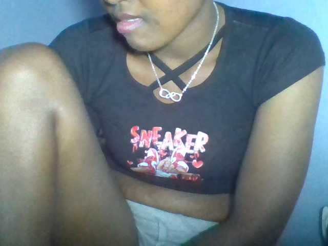 Rema-2 live cam on BongaCams
