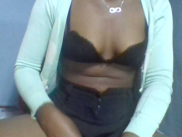 Rema-2 live cam on BongaCams