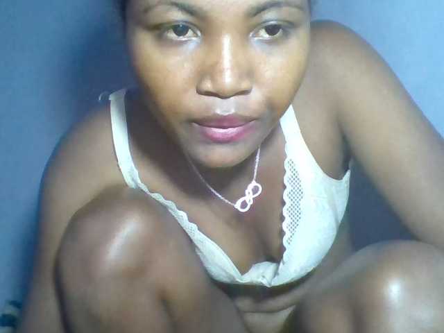 Rema-2 live cam on BongaCams