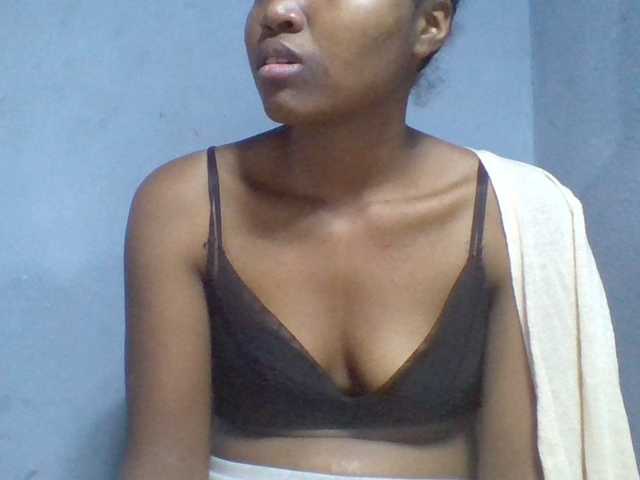 Rema-2 live cam on BongaCams