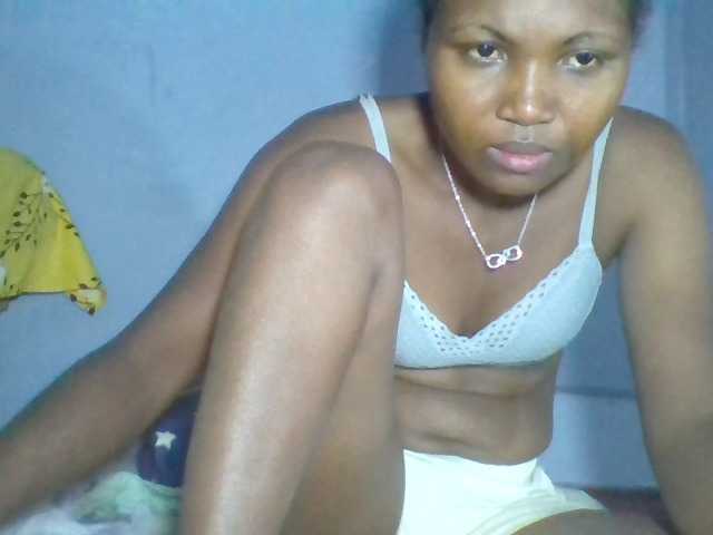 Rema-2 live cam on BongaCams