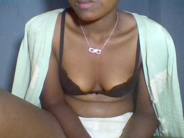 Rema-2 live cam on BongaCams