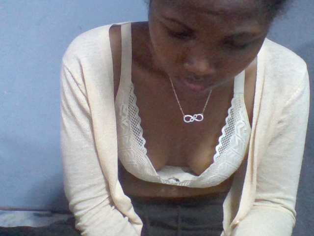 Rema-2 live cam on BongaCams