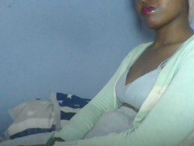 Rema-2 live cam on BongaCams