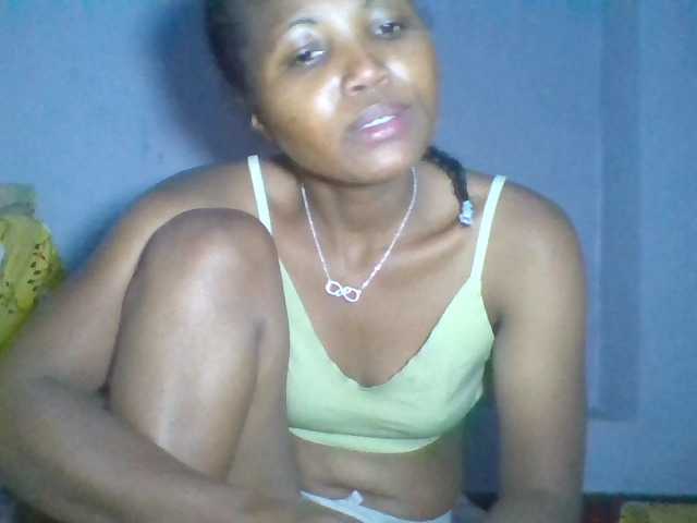 Rema-2 live cam on BongaCams
