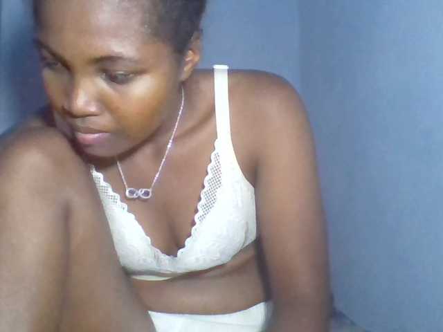 Rema-2 live cam on BongaCams