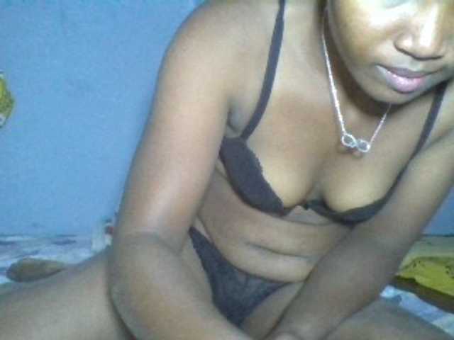 Rema-2 live cam on BongaCams