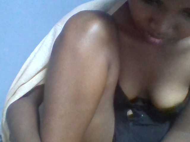 Rema-2 live cam on BongaCams