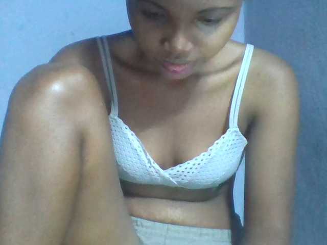 Rema-2 live cam on BongaCams