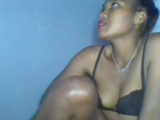 Rema-2 live cam on BongaCams