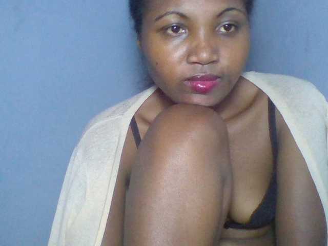 Rema-2 live cam on BongaCams